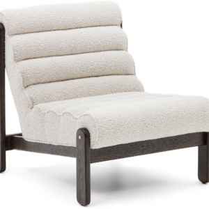 Lænestol Kave Home Magira lounge-stol i hvid shearling med massivt egetræ og moderne nordisk design