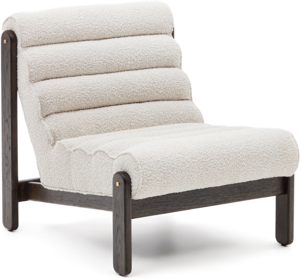 Lænestol Kave Home Magira lounge-stol i hvid shearling med massivt egetræ og moderne nordisk design